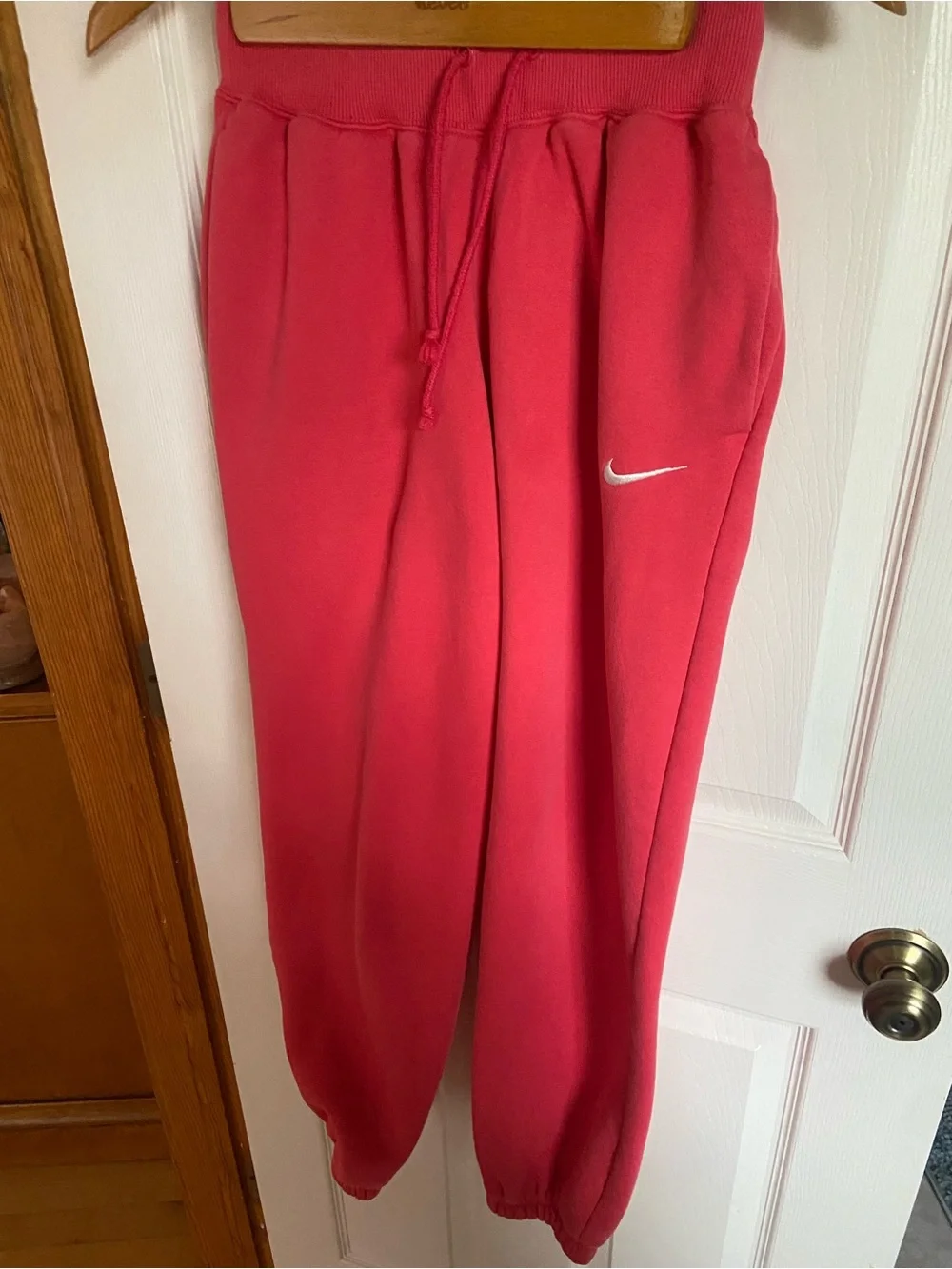 Nike Women’s Pink Fleece Jogger Sweatpants Swoosh Athletic Lounge Pants Large - Picture 1 of 4